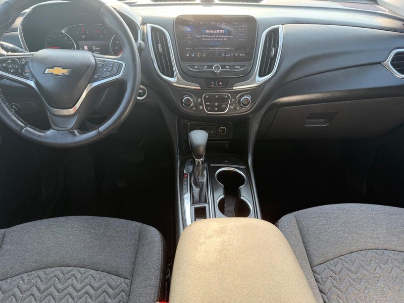 Chevrolet Equinox Vehicle Image 11