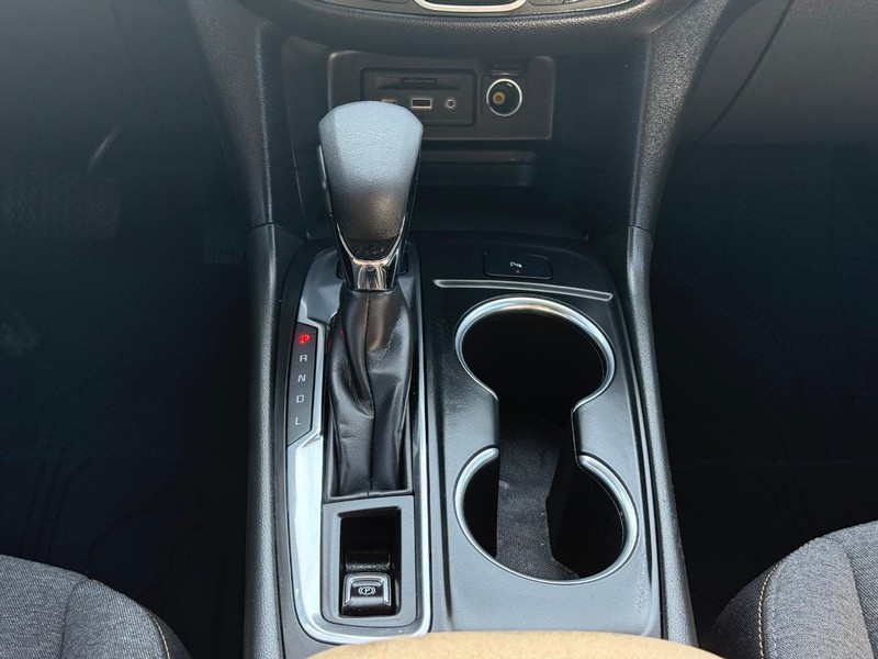 Chevrolet Equinox Vehicle Image 13
