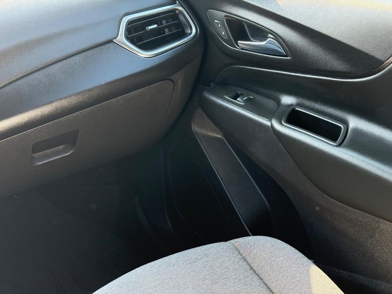 Chevrolet Equinox Vehicle Image 15