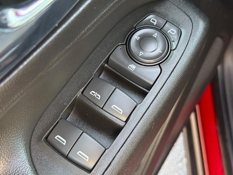 Chevrolet Equinox Vehicle Image 21
