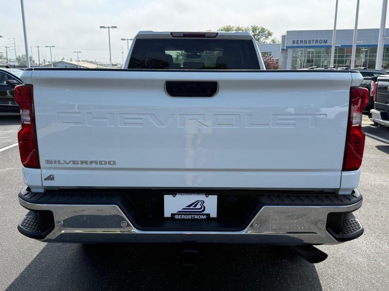 Chevrolet Silverado 2500HD Vehicle Image 04