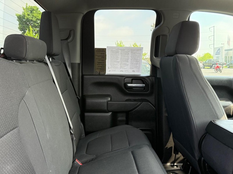 Chevrolet Silverado 2500HD Vehicle Image 10