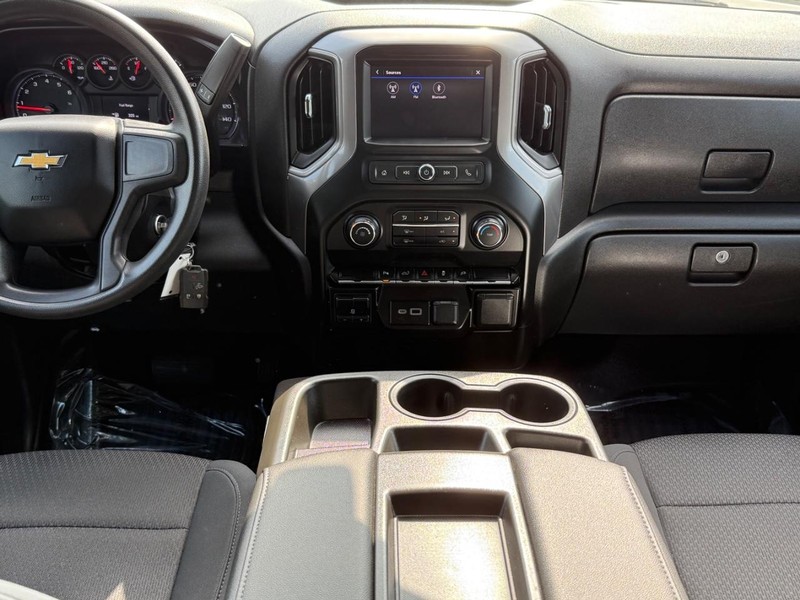 Chevrolet Silverado 2500HD Vehicle Image 11