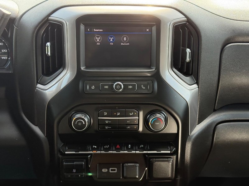 Chevrolet Silverado 2500HD Vehicle Image 12