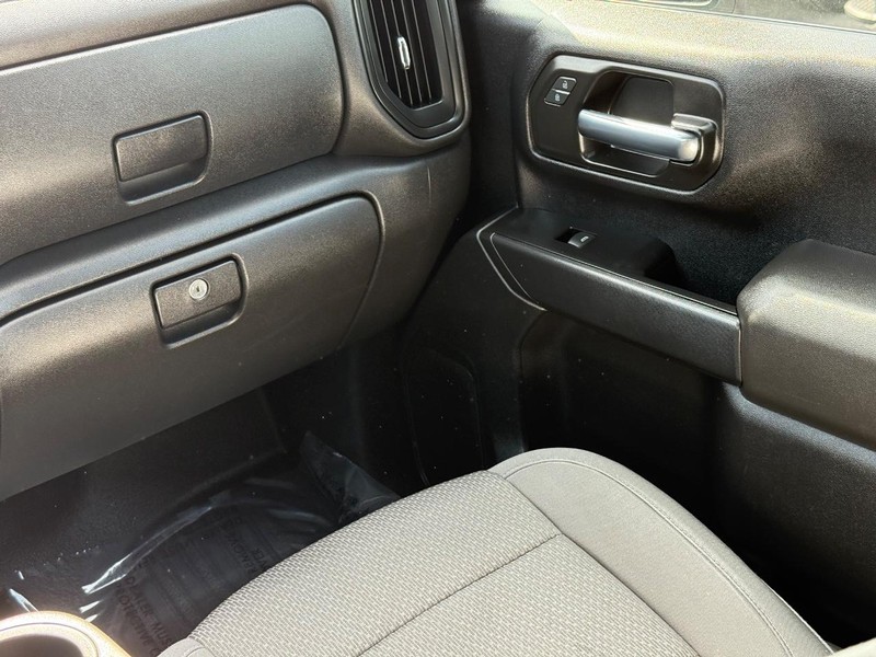 Chevrolet Silverado 2500HD Vehicle Image 14