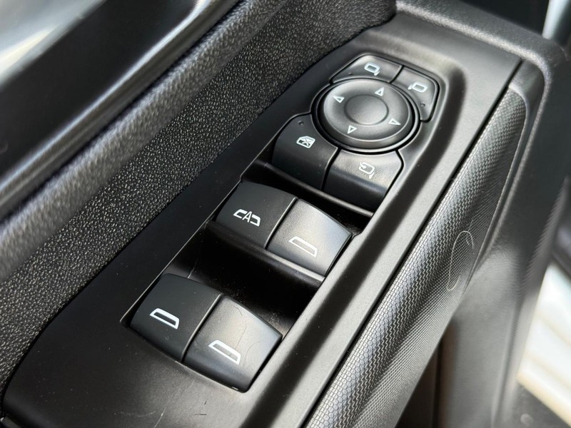 Chevrolet Silverado 2500HD Vehicle Image 19