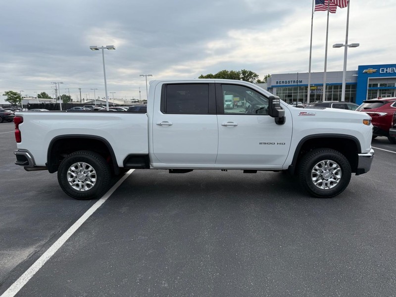 Chevrolet Silverado 2500HD Vehicle Image 02