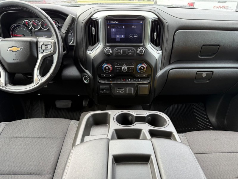 Chevrolet Silverado 2500HD Vehicle Image 11