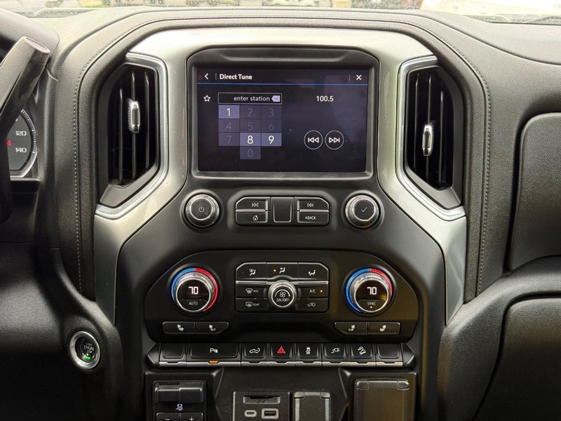 Chevrolet Silverado 2500HD Vehicle Image 12