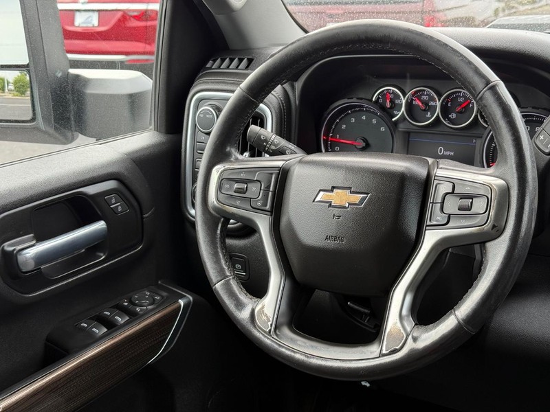 Chevrolet Silverado 2500HD Vehicle Image 13