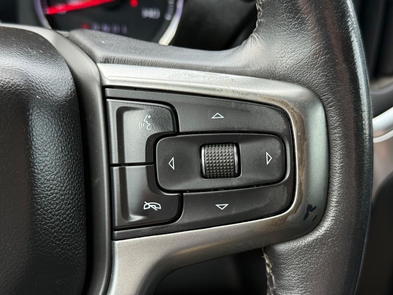 Chevrolet Silverado 2500HD Vehicle Image 16
