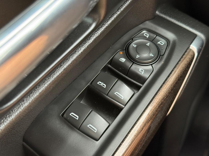 Chevrolet Silverado 2500HD Vehicle Image 20