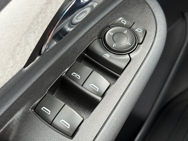 Chevrolet Bolt EV Vehicle Image 21