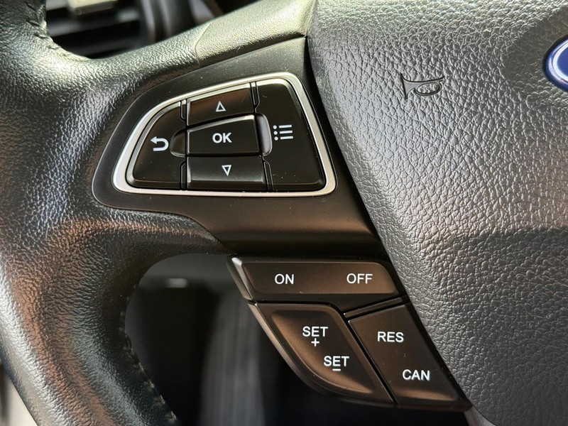 Ford EcoSport Vehicle Image 15