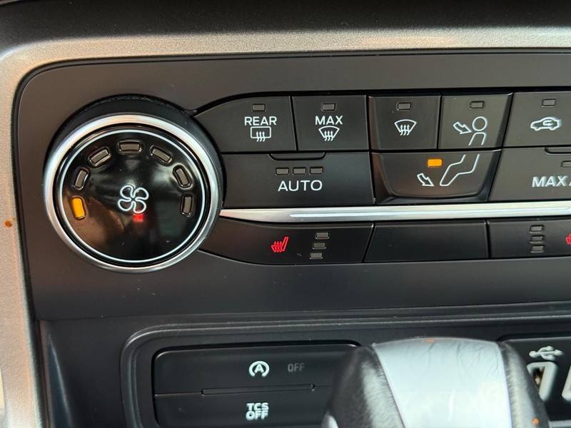 Ford EcoSport Vehicle Image 19
