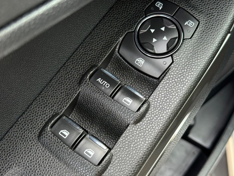 Ford EcoSport Vehicle Image 20