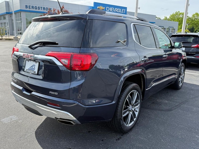 GMC Acadia Vehicle Image 03