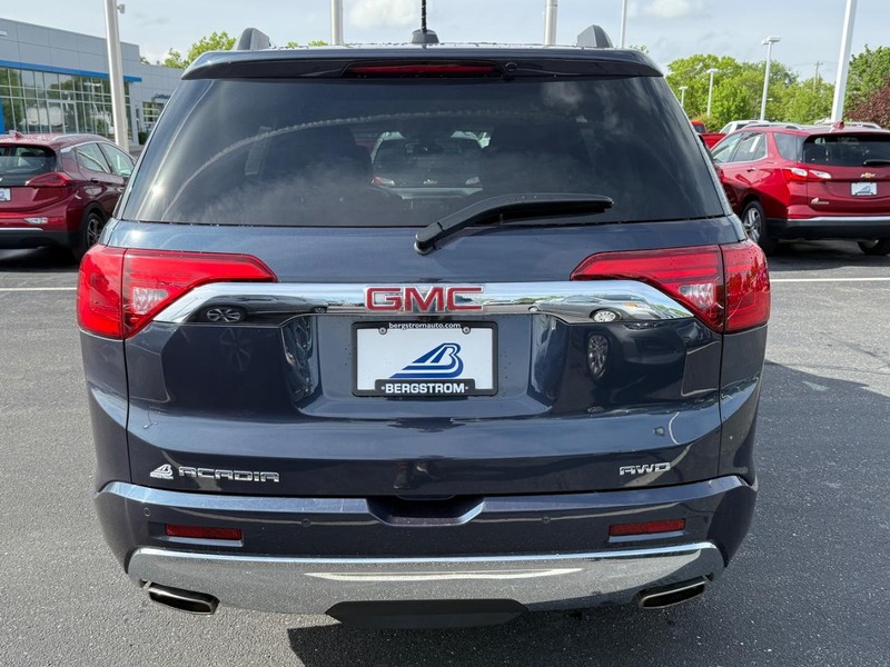 GMC Acadia Vehicle Image 04