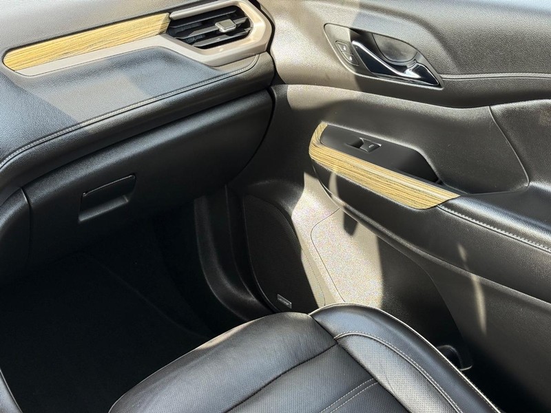 GMC Acadia Vehicle Image 14