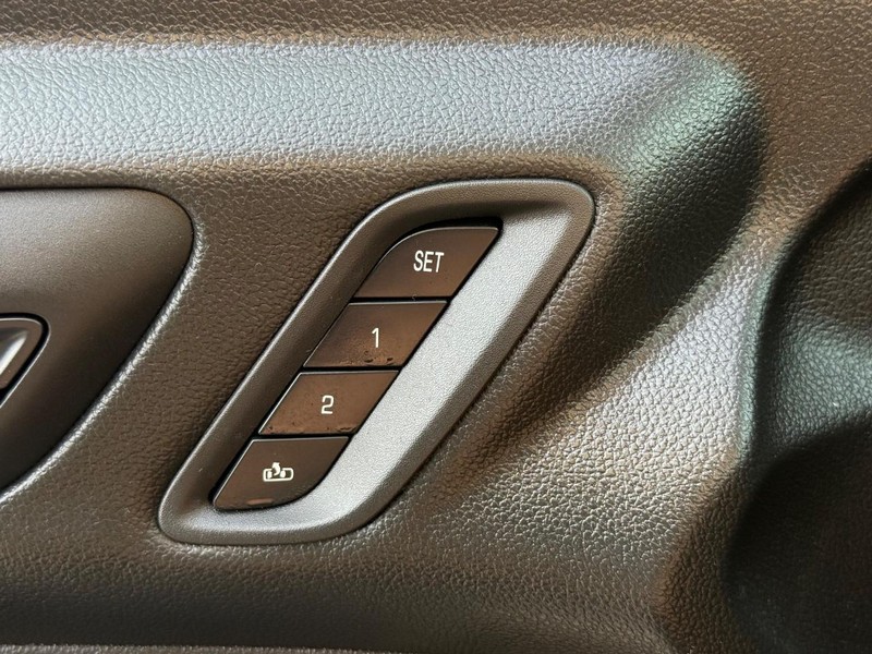 GMC Acadia Vehicle Image 15