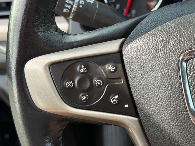GMC Acadia Vehicle Image 16