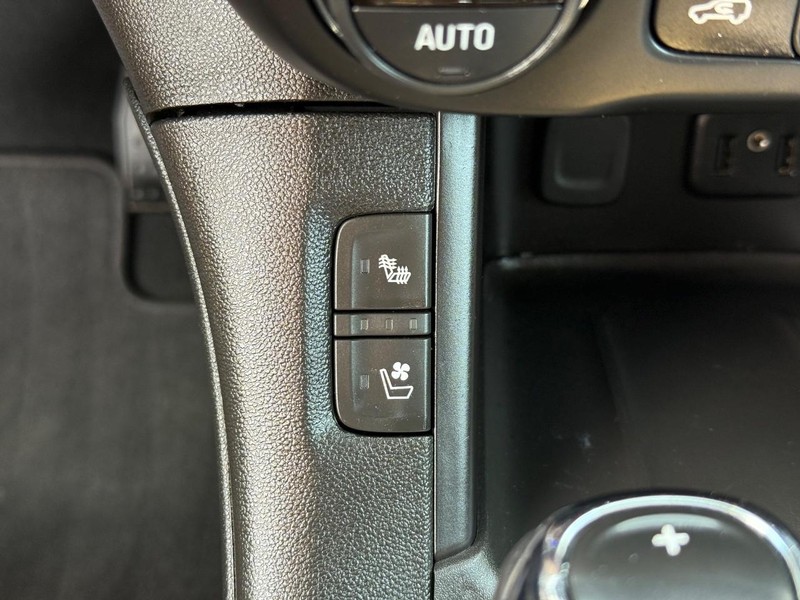 GMC Acadia Vehicle Image 20