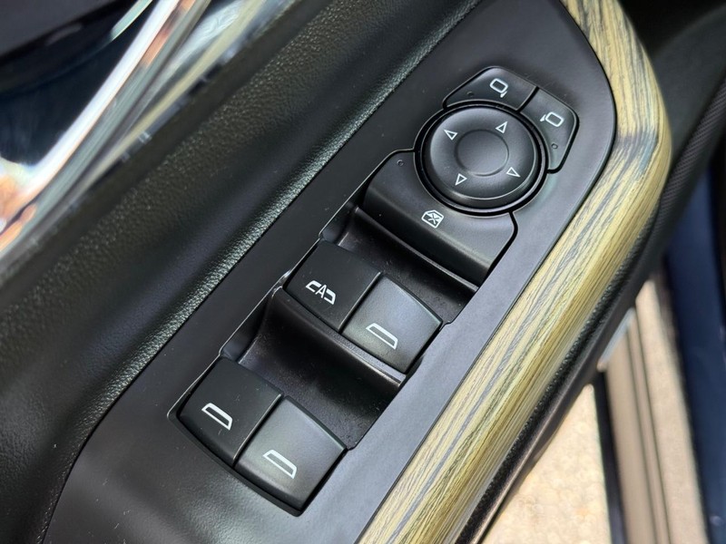 GMC Acadia Vehicle Image 21