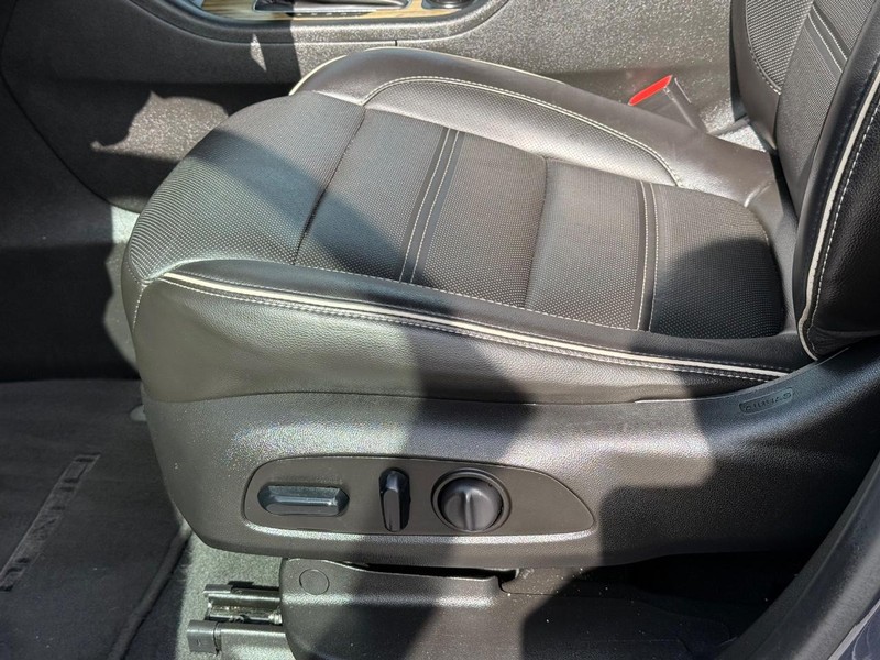 GMC Acadia Vehicle Image 22