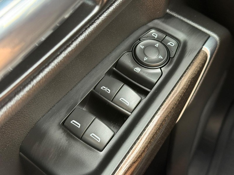 Chevrolet Silverado 1500 LTD Vehicle Image 20