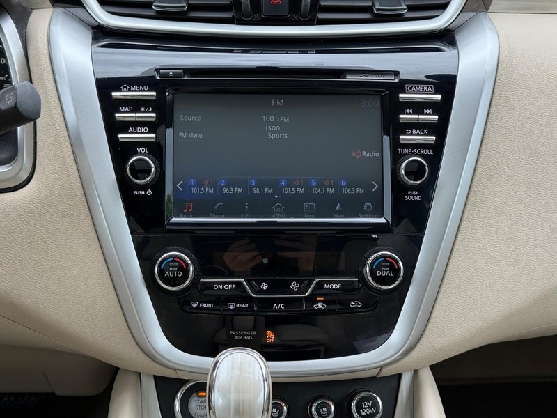 Nissan Murano Vehicle Image 11