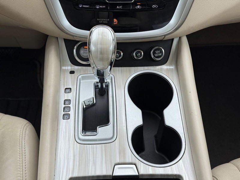 Nissan Murano Vehicle Image 12