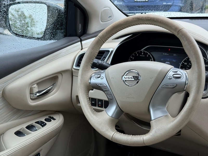 Nissan Murano Vehicle Image 13
