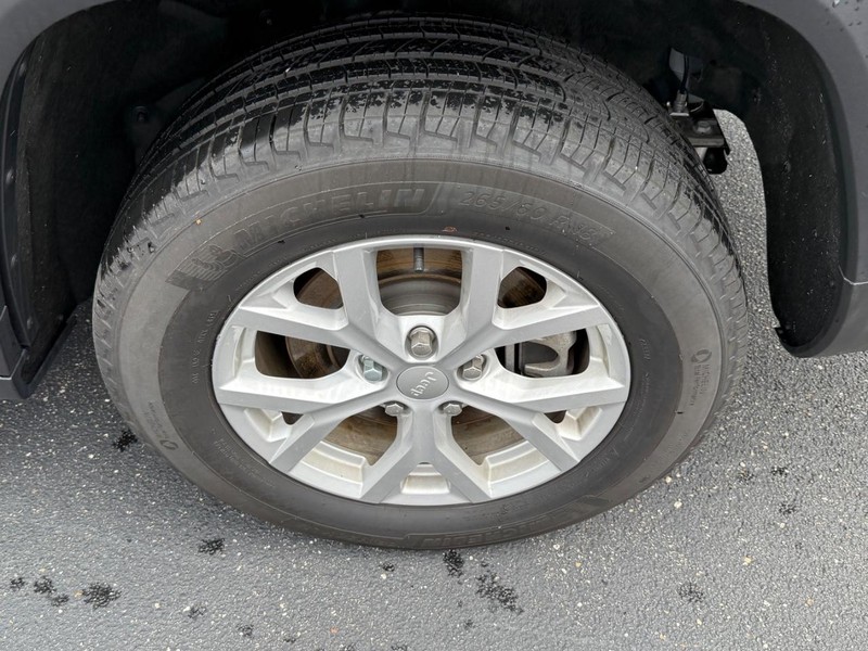 Jeep Grand Cherokee L Vehicle Image 07