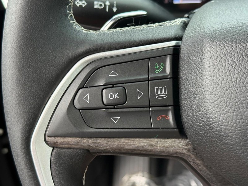 Jeep Grand Cherokee L Vehicle Image 17