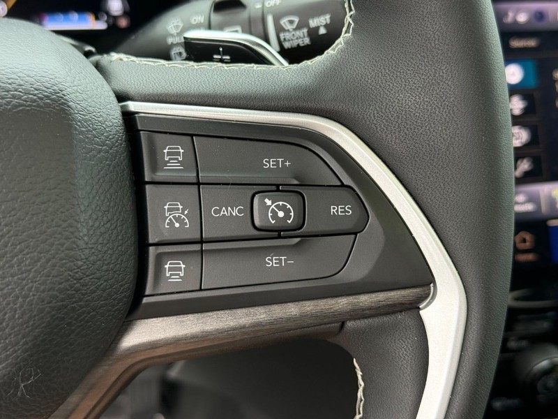 Jeep Grand Cherokee L Vehicle Image 18