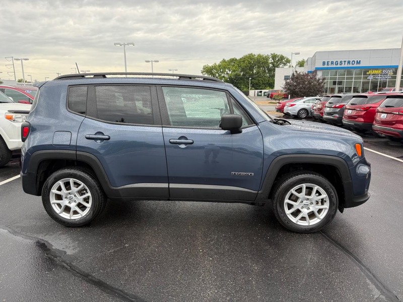 Jeep Renegade Vehicle Image 02
