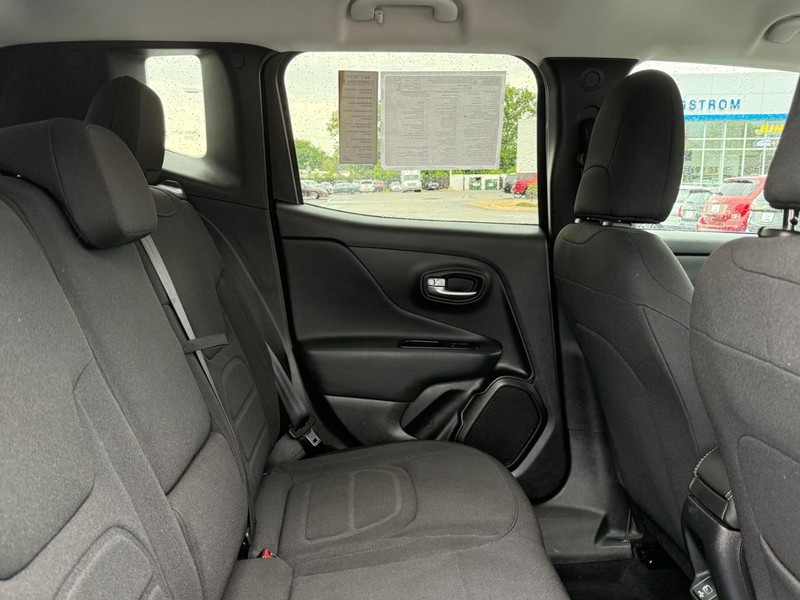 Jeep Renegade Vehicle Image 09
