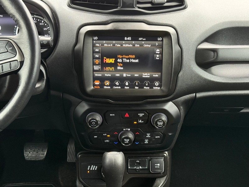 Jeep Renegade Vehicle Image 11