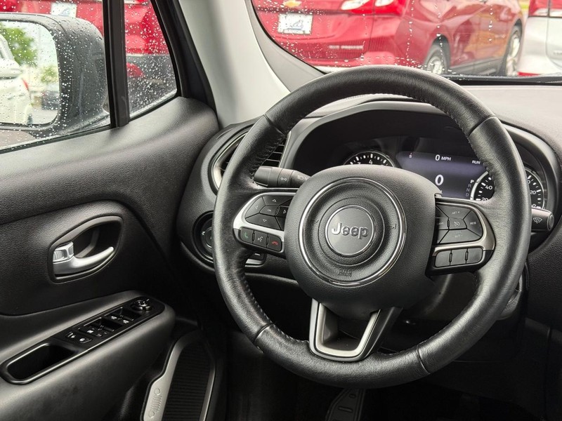 Jeep Renegade Vehicle Image 13
