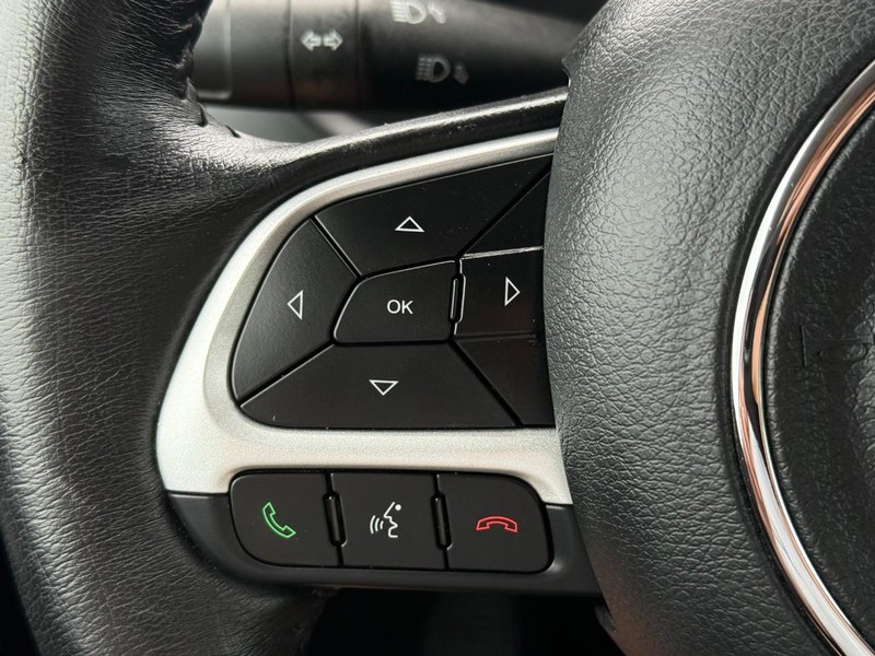 Jeep Renegade Vehicle Image 15