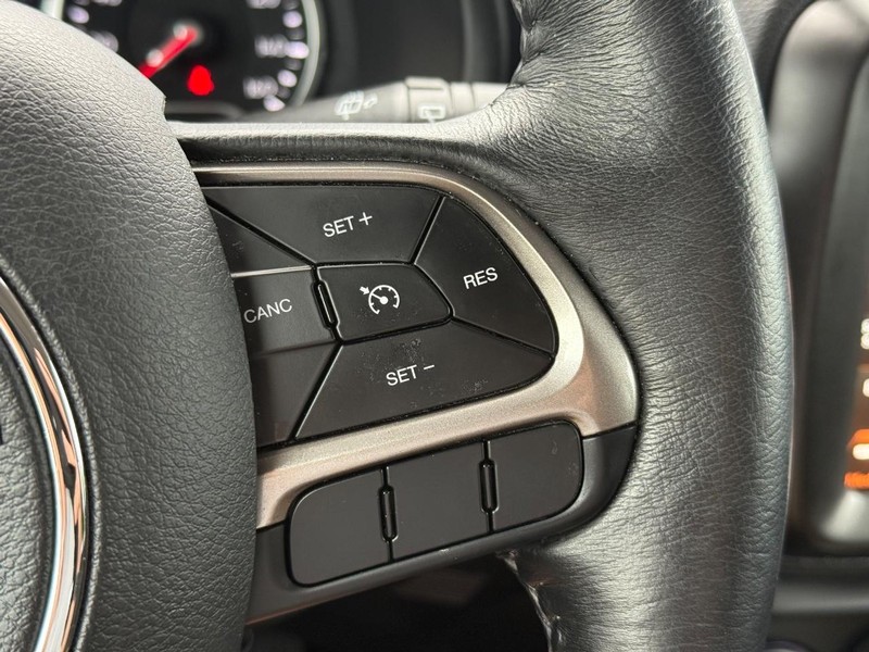 Jeep Renegade Vehicle Image 16