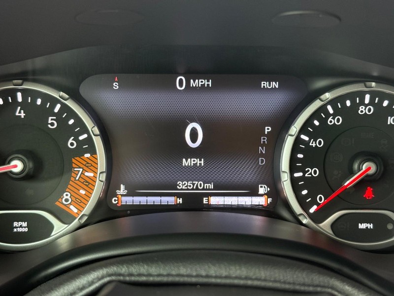 Jeep Renegade Vehicle Image 17