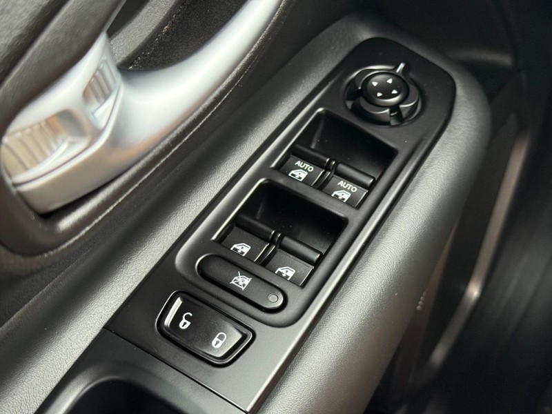 Jeep Renegade Vehicle Image 20