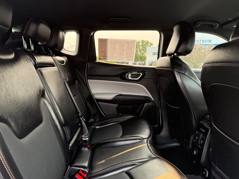 Jeep Compass Vehicle Image 10