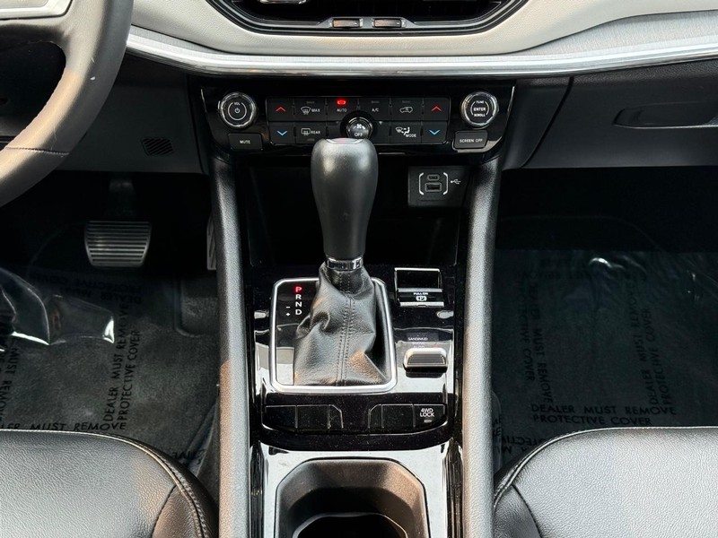 Jeep Compass Vehicle Image 13