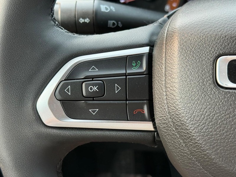 Jeep Compass Vehicle Image 16
