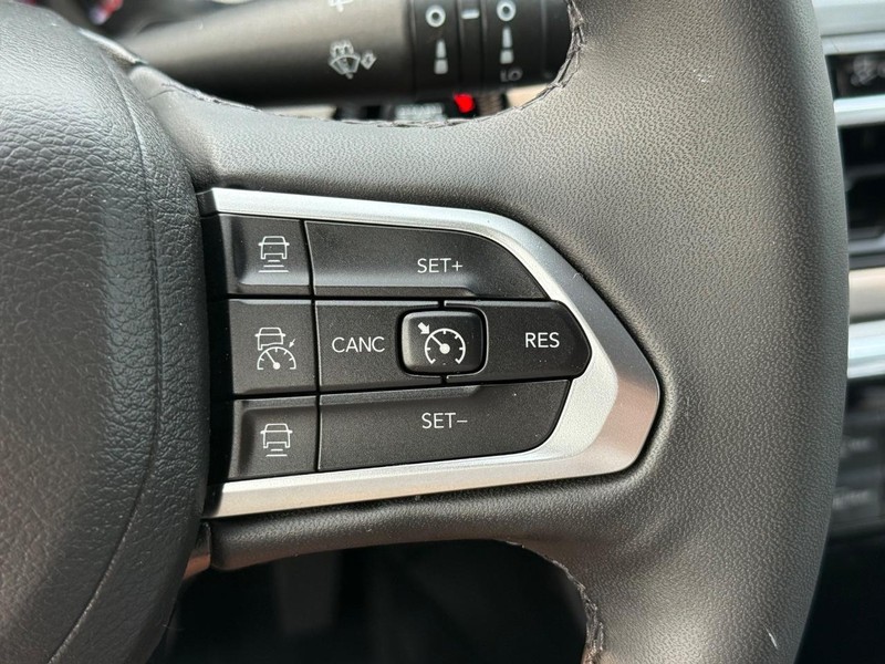 Jeep Compass Vehicle Image 17
