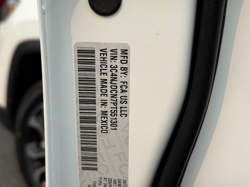 Jeep Compass Vehicle Image 23