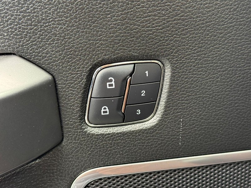 Ford F-150 Vehicle Image 16