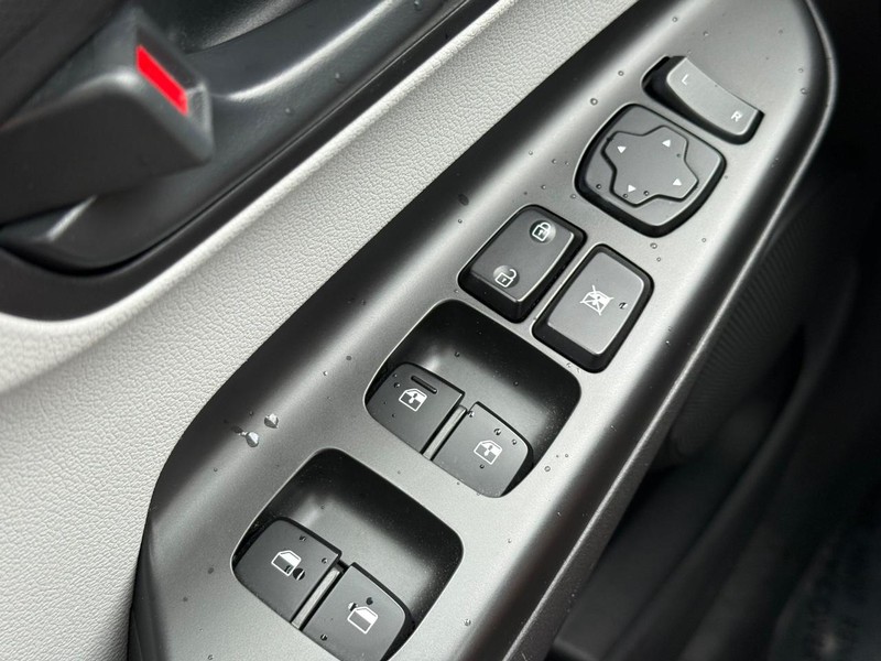 Hyundai Kona Vehicle Image 19